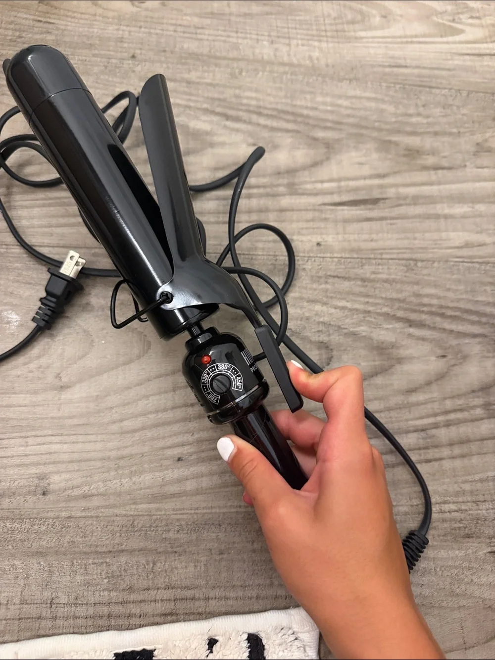 hot tools curling iron 2 inch - Picture 2 of 2